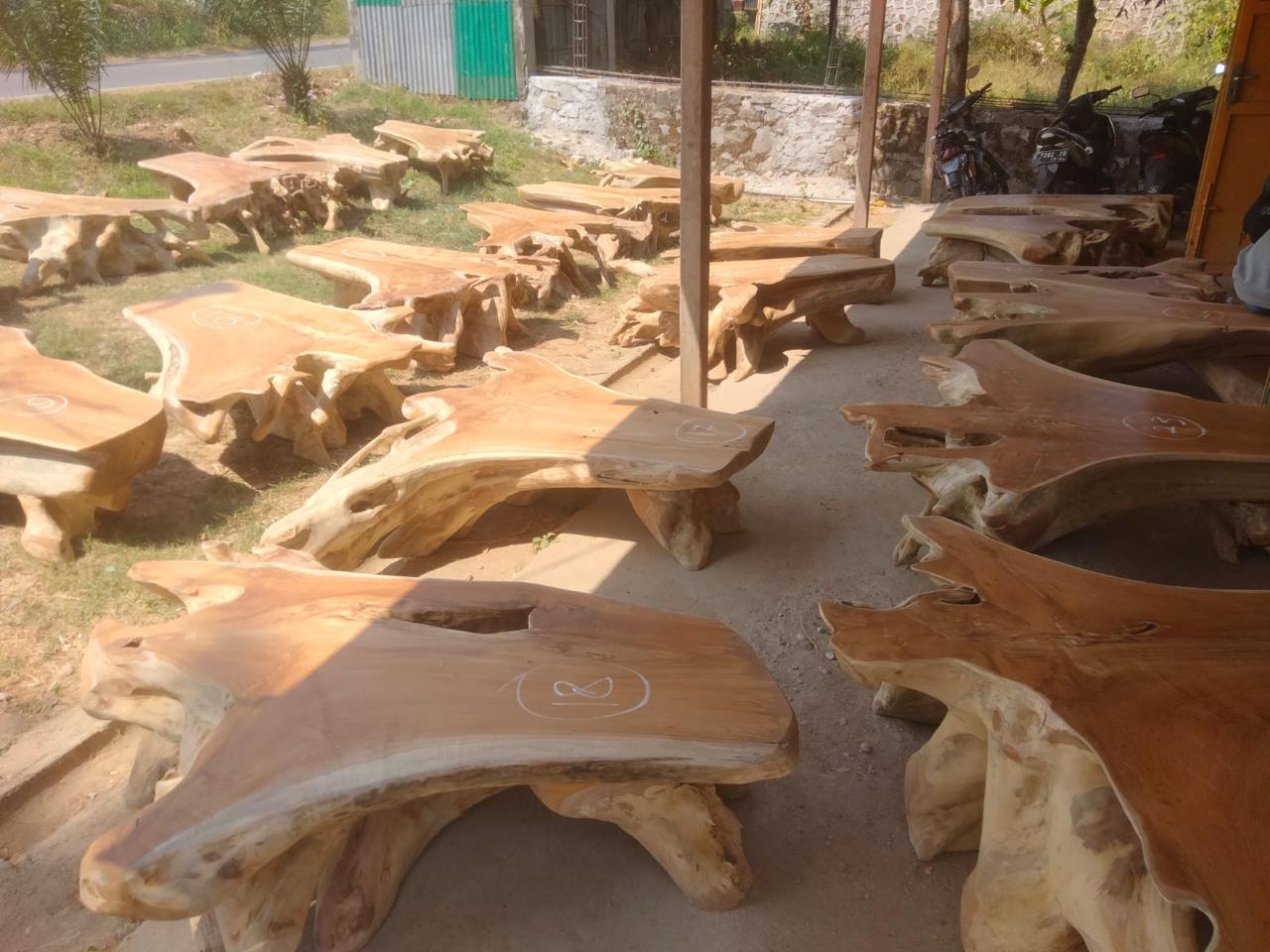 Кафе маса от корен на тик