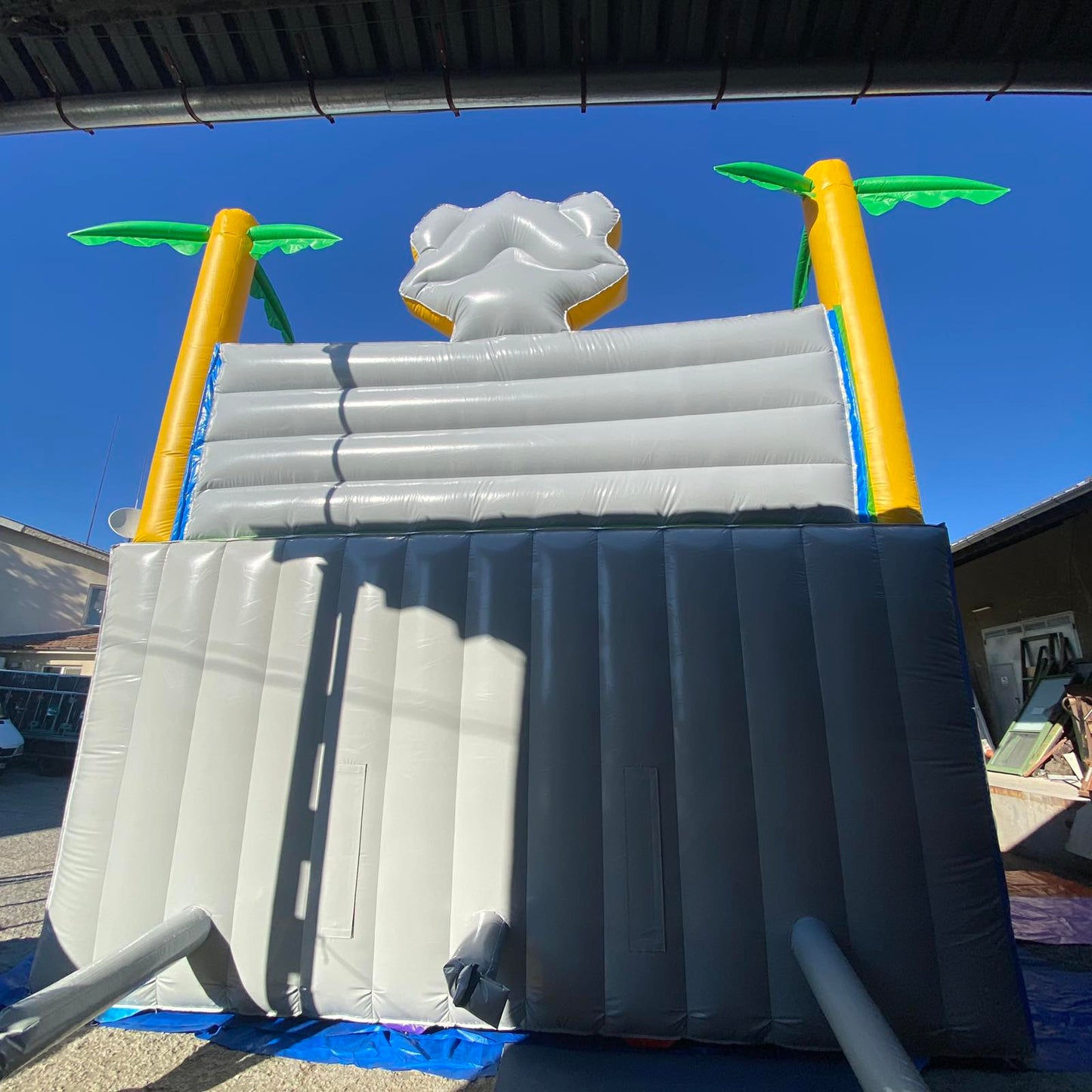 Надуваема пързалка за деца ― Baron.bg