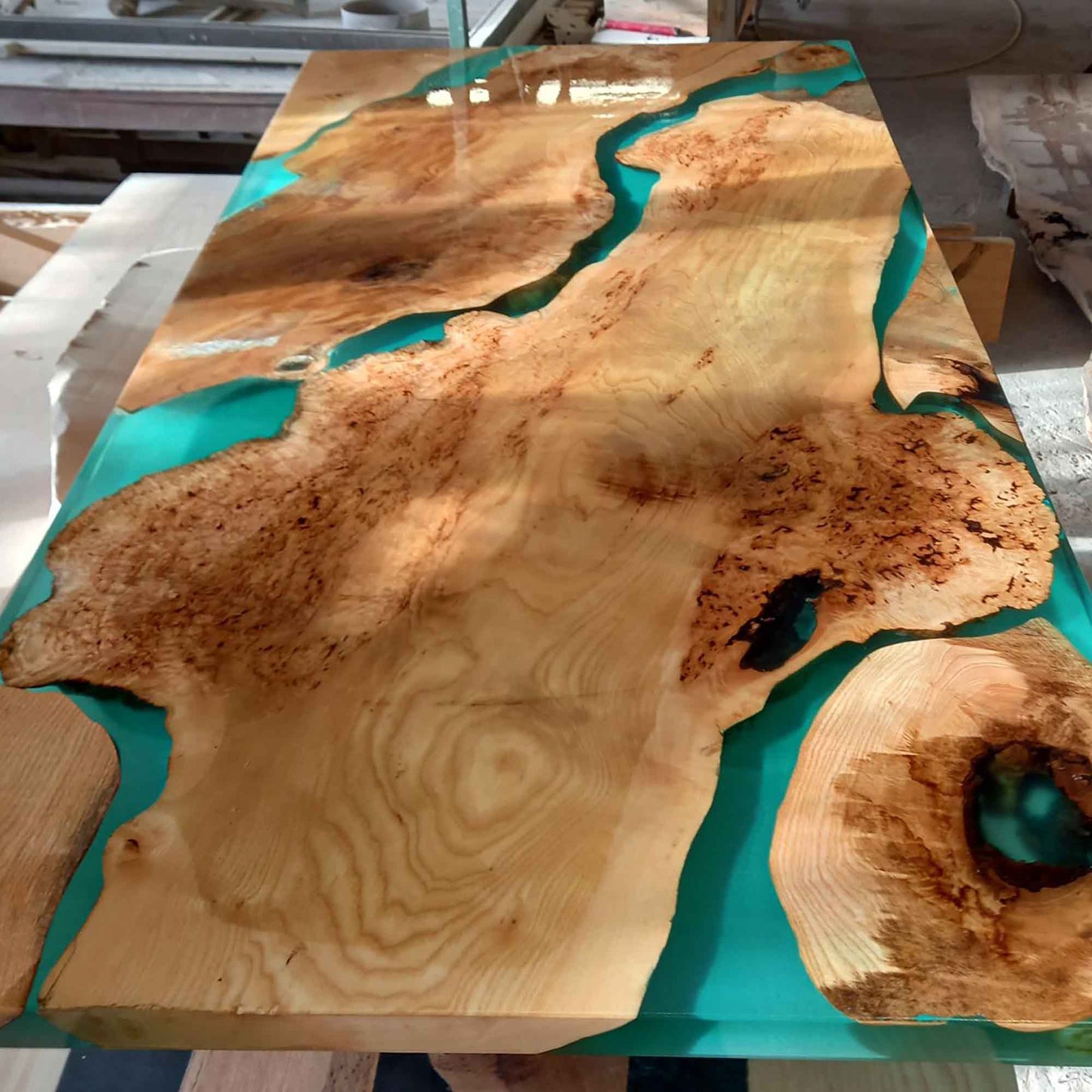 Маса от масивно дърво и прозрачна тъмно зелена епоксидна смола - PMD 072