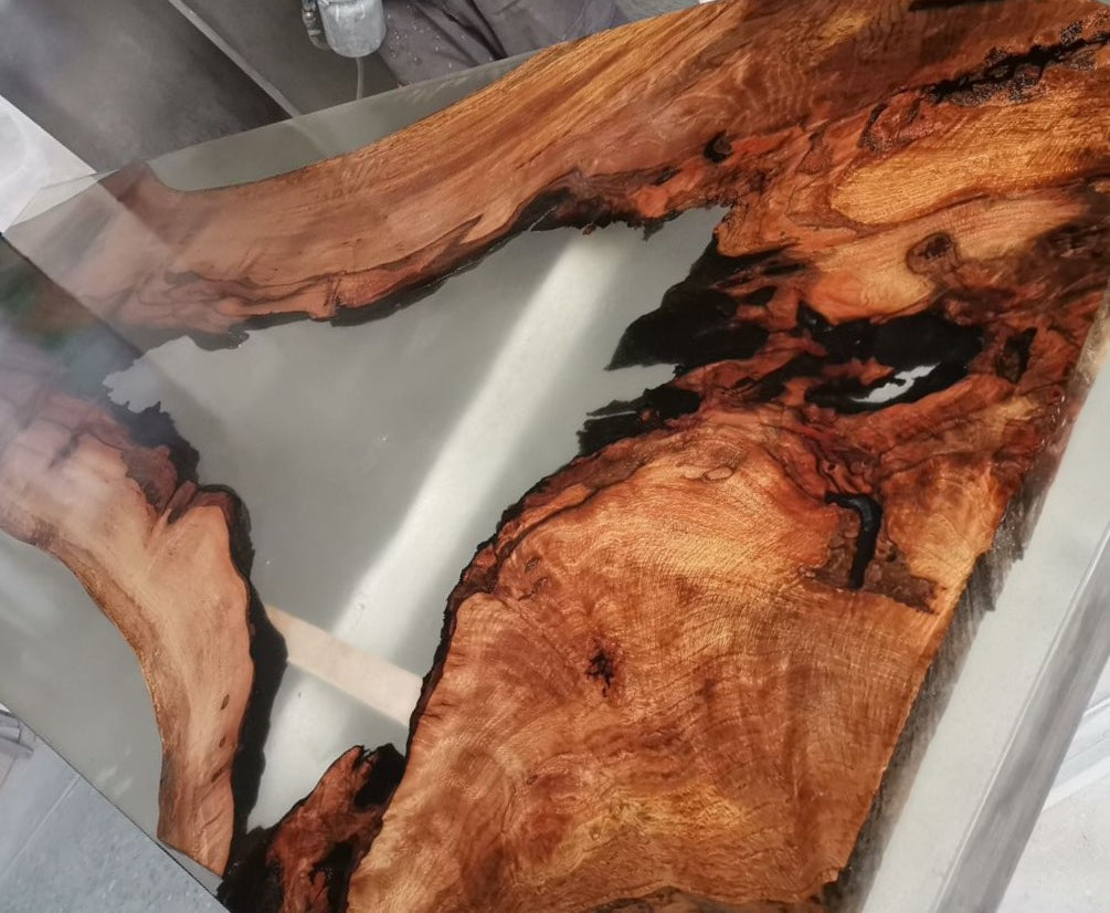 Дизайнерска маса от масивно дърво ясен и епоксидна смола - PMD 056