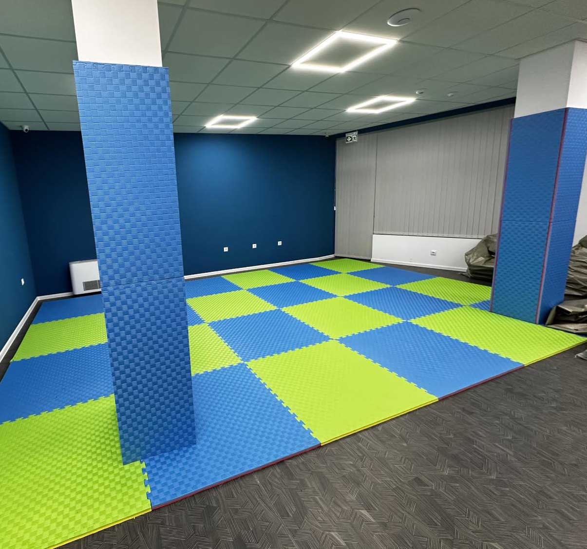 Цветна мека настилка с висока плътност