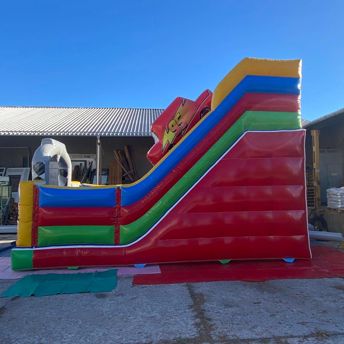 Надуваема пързалка " Колите " ― Baron.bg