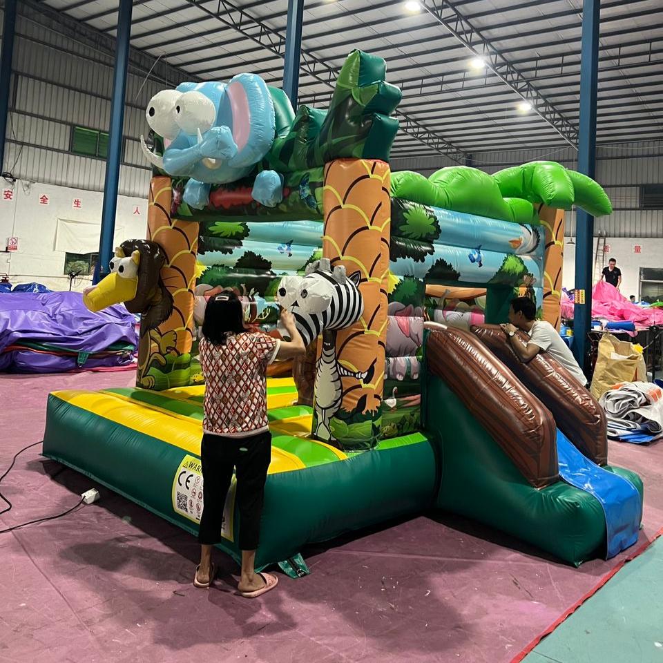 Надуваем детски батут "Зоопарк" ― Baron.bg