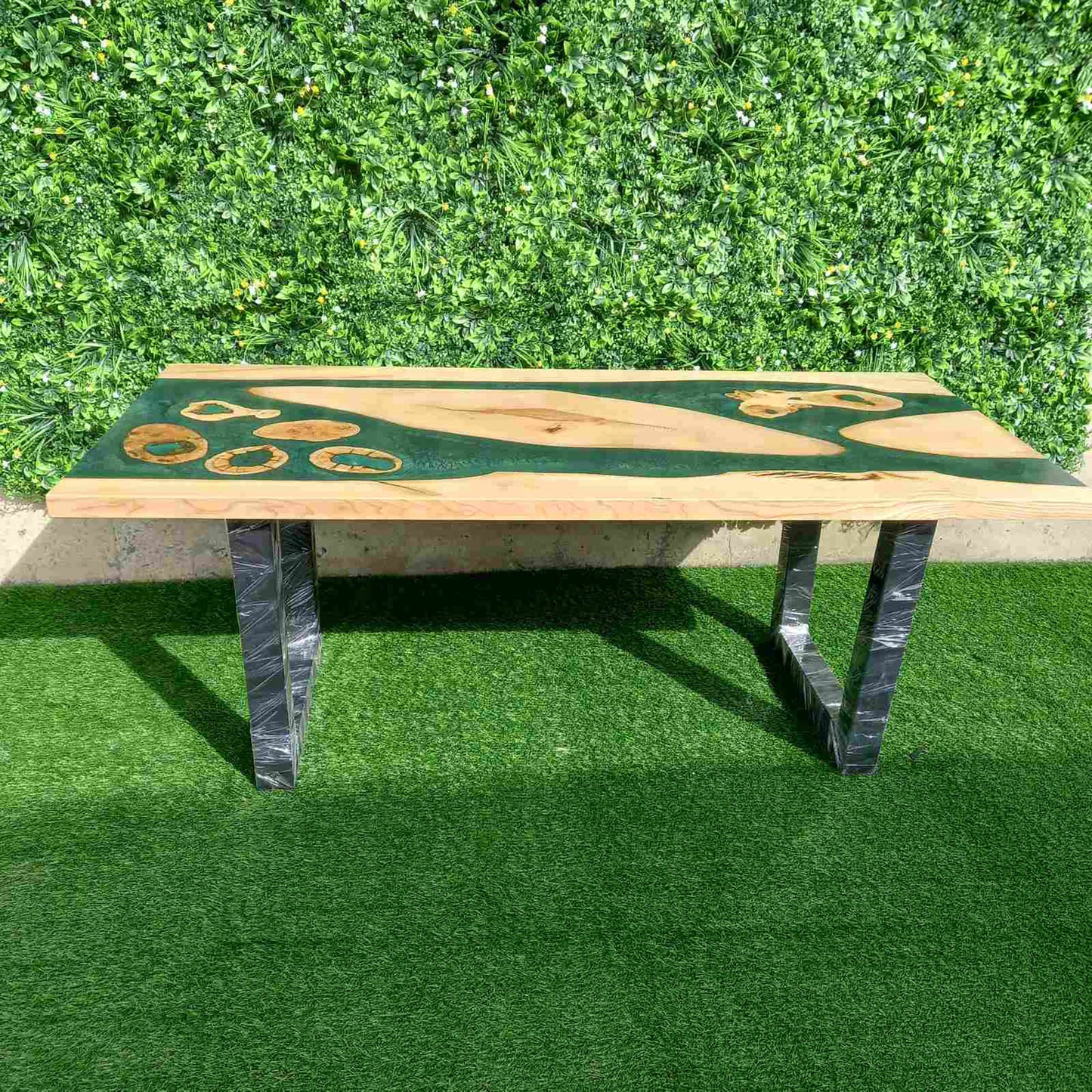 Уникална маса от масивно дърво и епоксидна смола 111