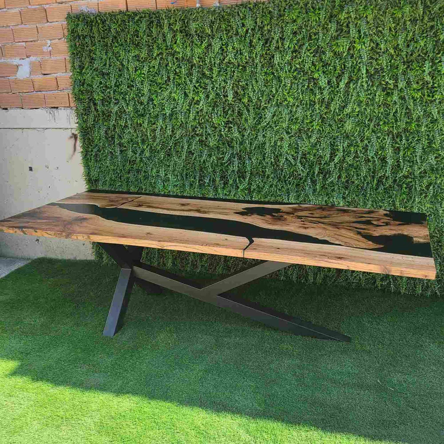 Маса за хранене от червен дъб и черна епоксидна смола - PMD 113