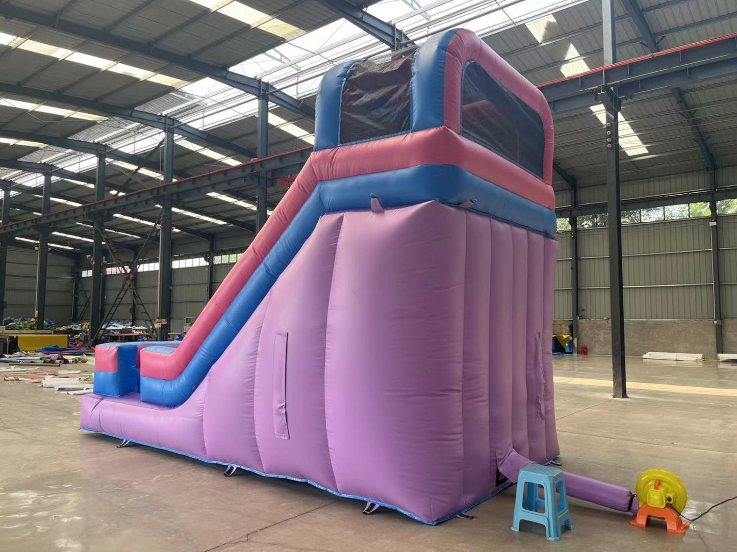 Детски надуваем батут с пързалка ― Baron.bg