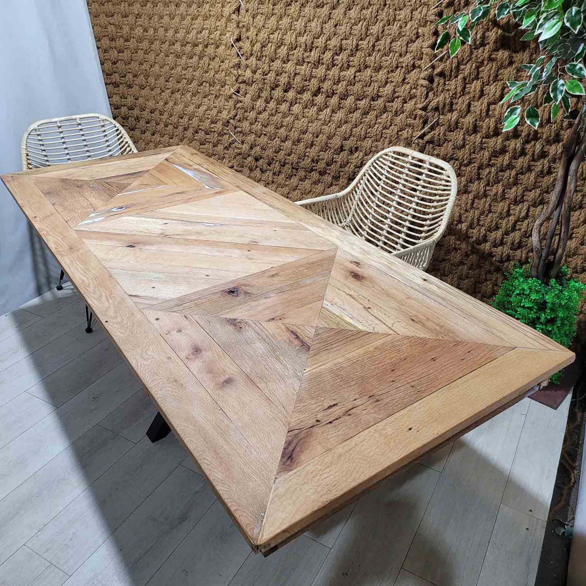 Холна маса от рециклиран червен дъб