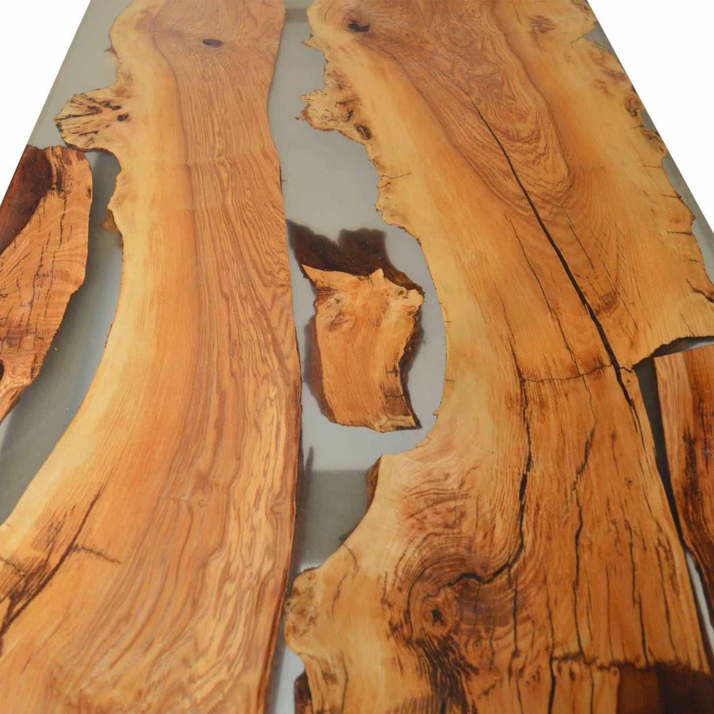 Красива маса от ясенова дървесина и прозрачна епоксидна смола - PMD 045