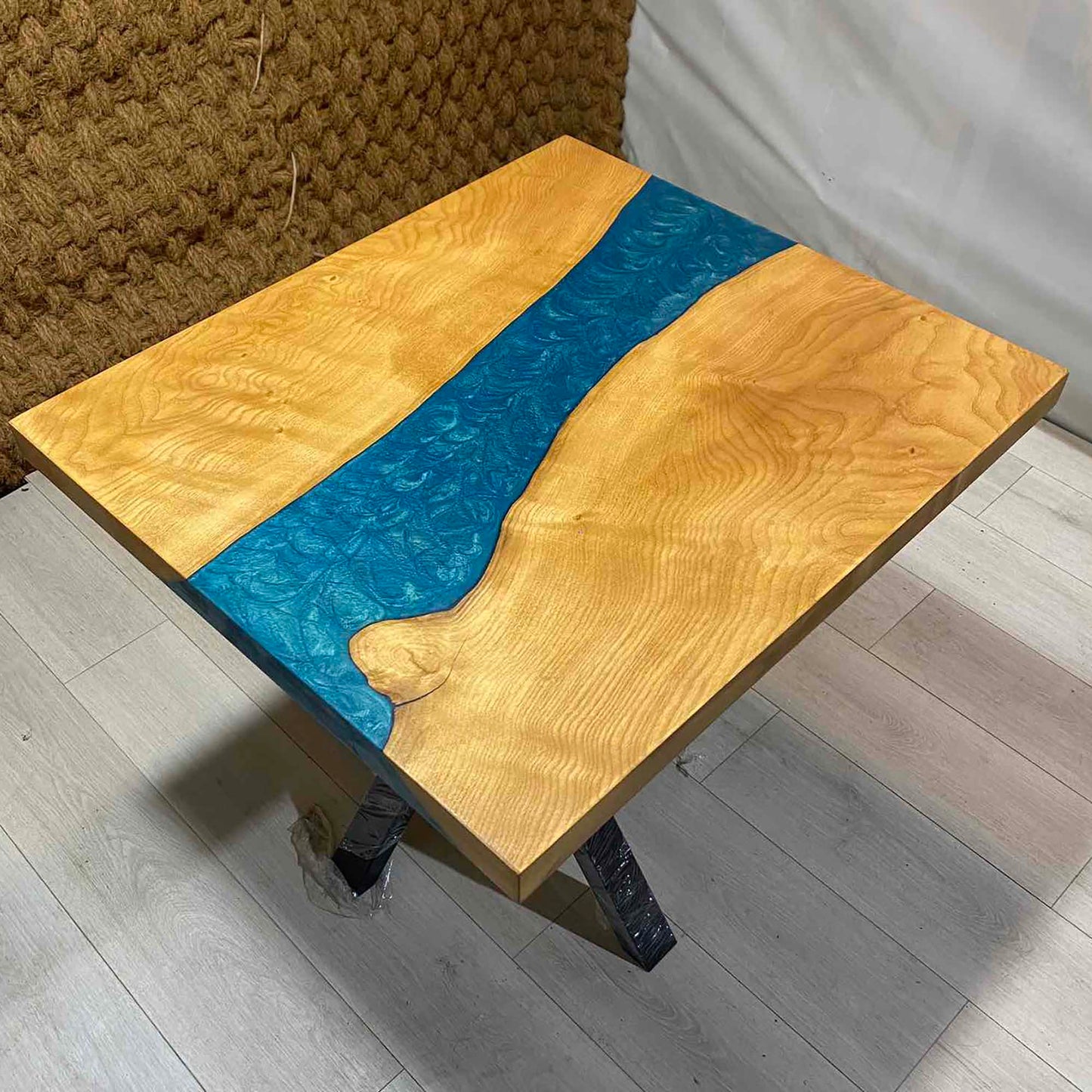 Маса от епоксидна смола и ясен