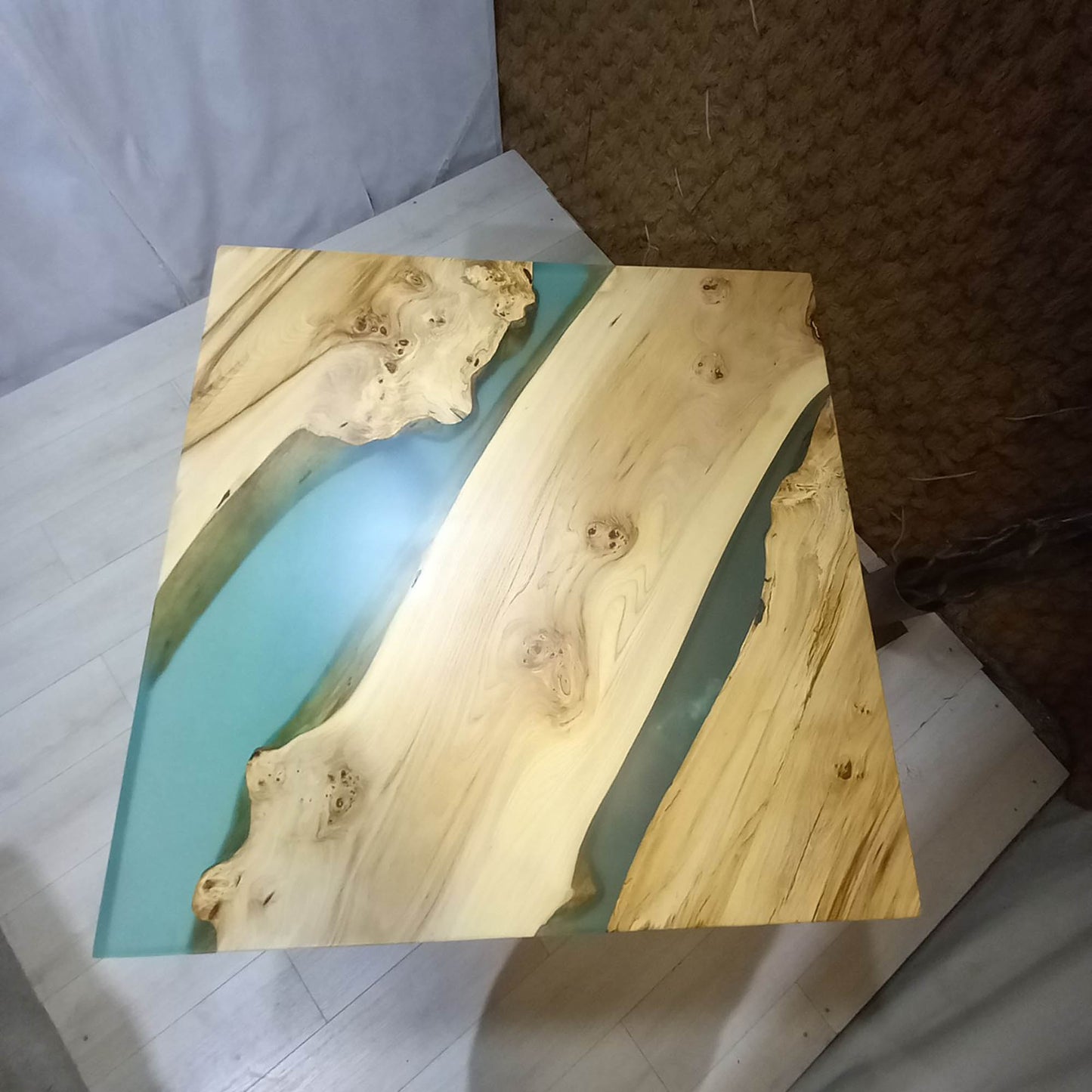 Дизайнерска маса от масив и матова полупрозрачна епоксидна смола - PMD 140