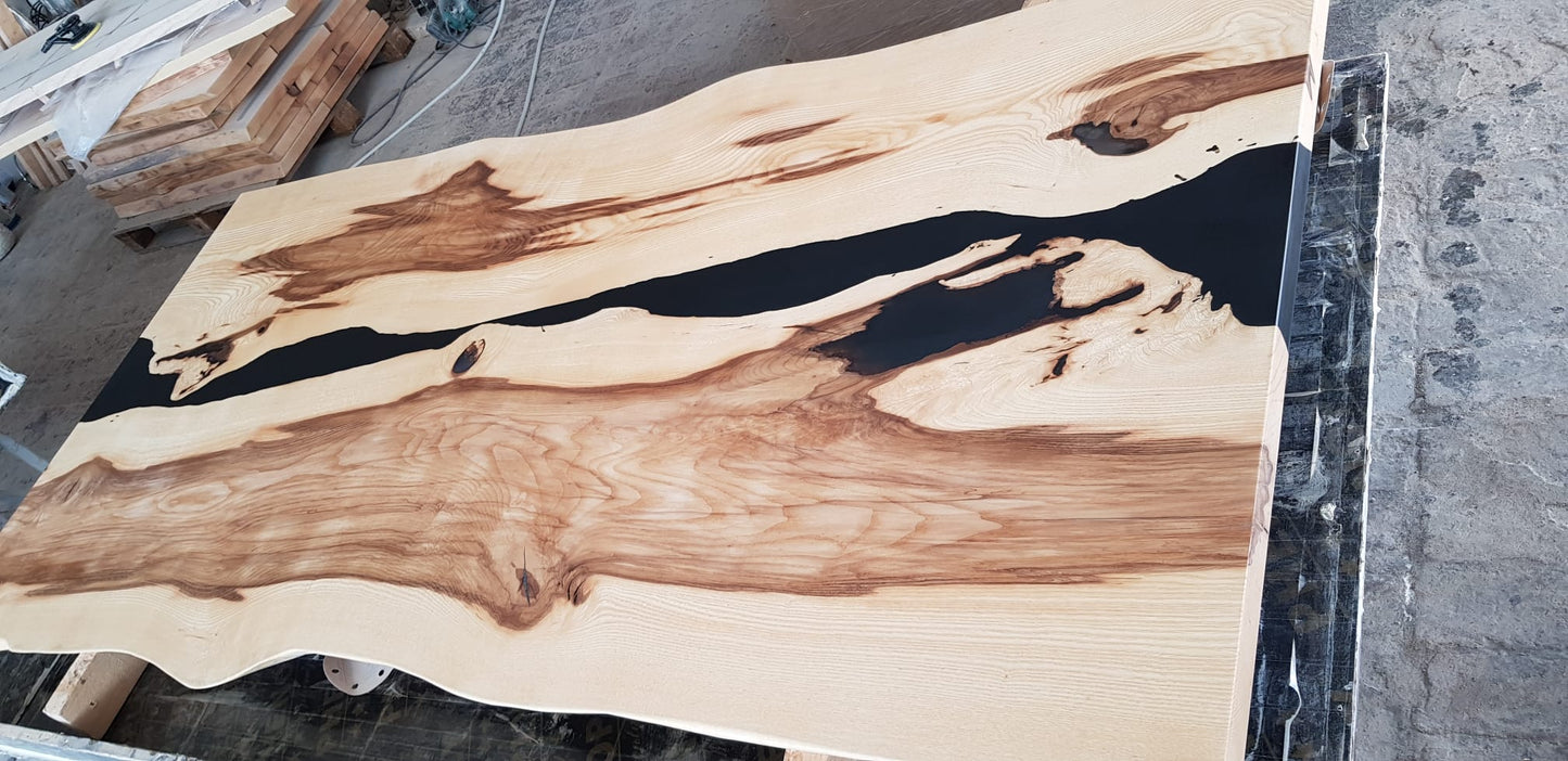 Дървена маса от ясеново дървесина и епоксидна смола черна - PMD 053