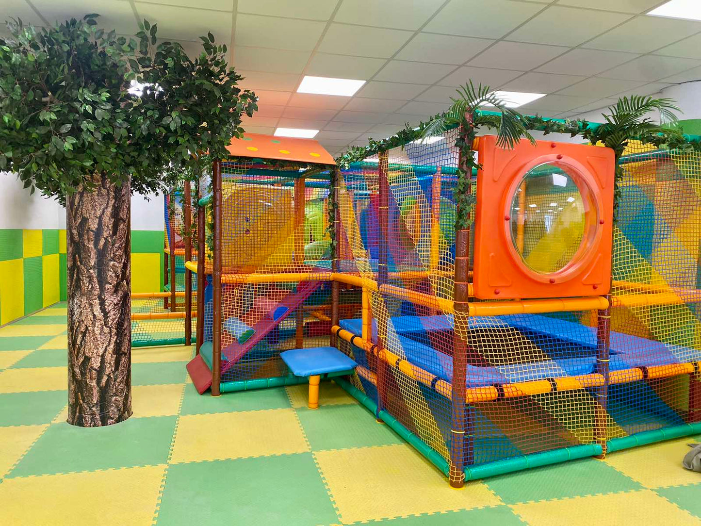 Вътрешен детски кът | playground ― Baron.bg