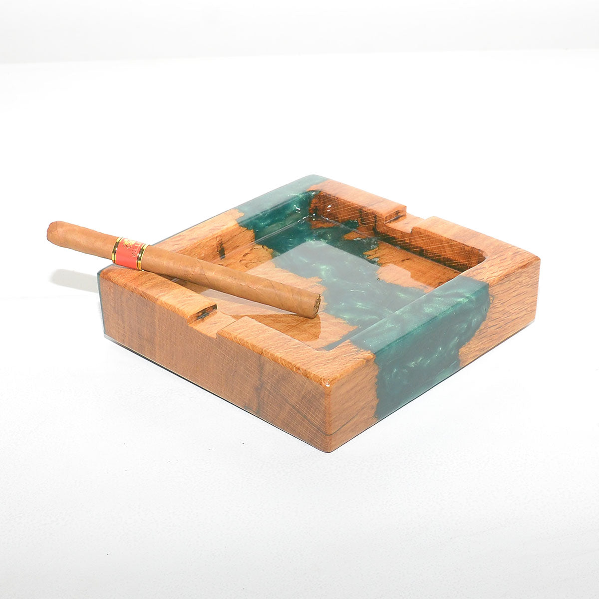 Пепелник от дъбово дърво и смола