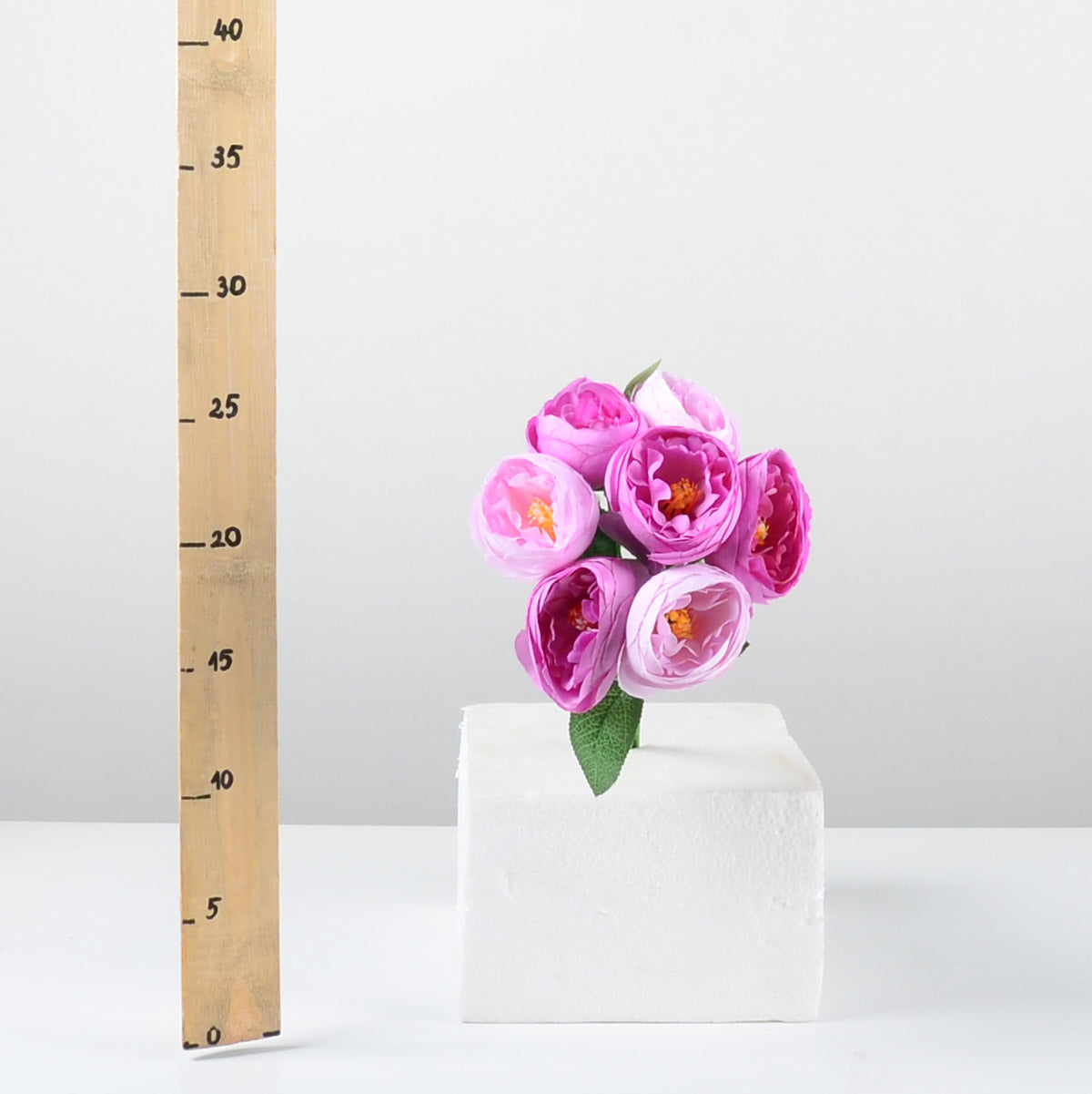 Букет от светло лилави и тъмно лилави цветя INR169А - baron.bg