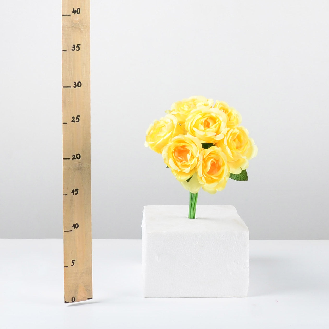 Жълто изкуствено цвете - baron.bg