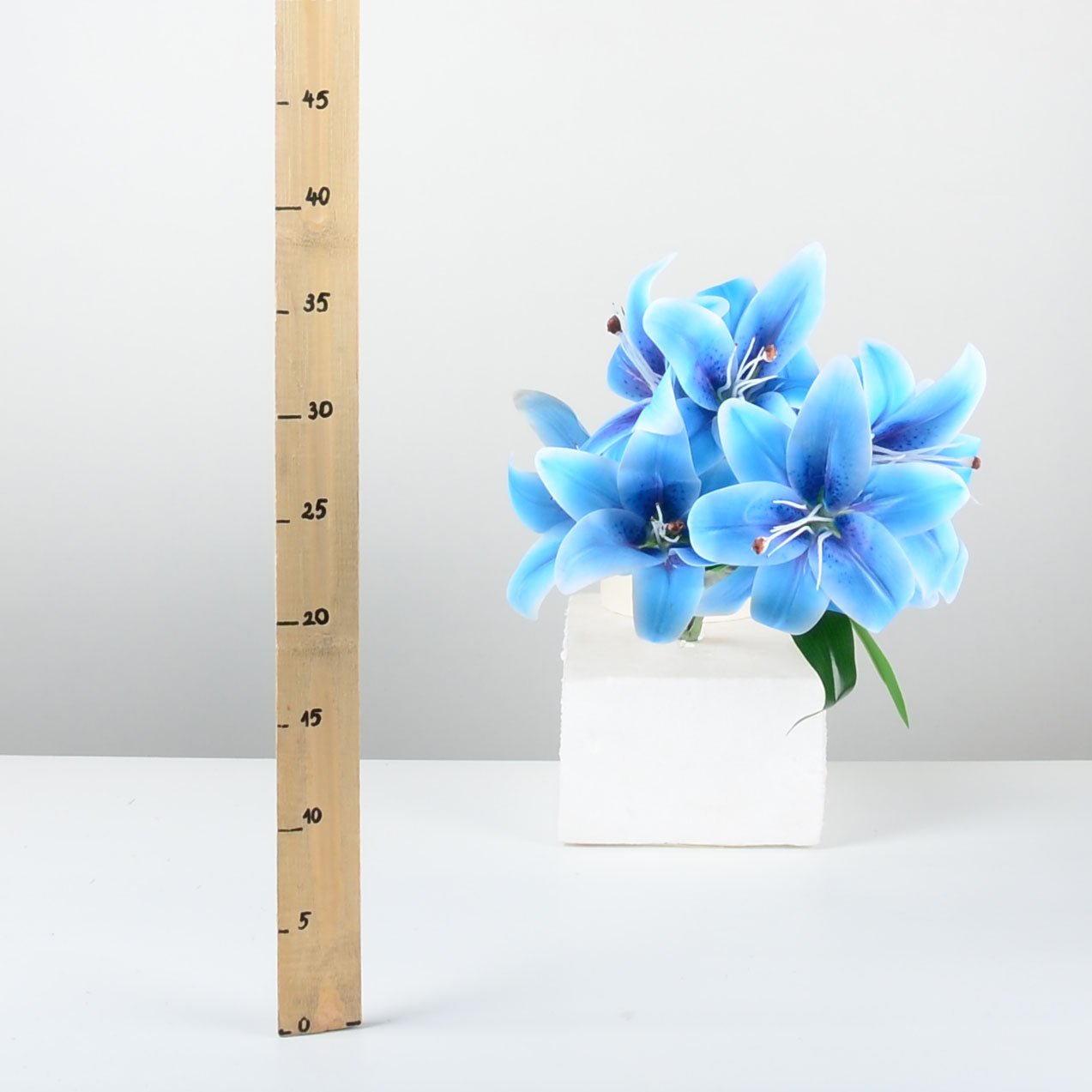 Изкуствено цвете в син цвят - baron.bg