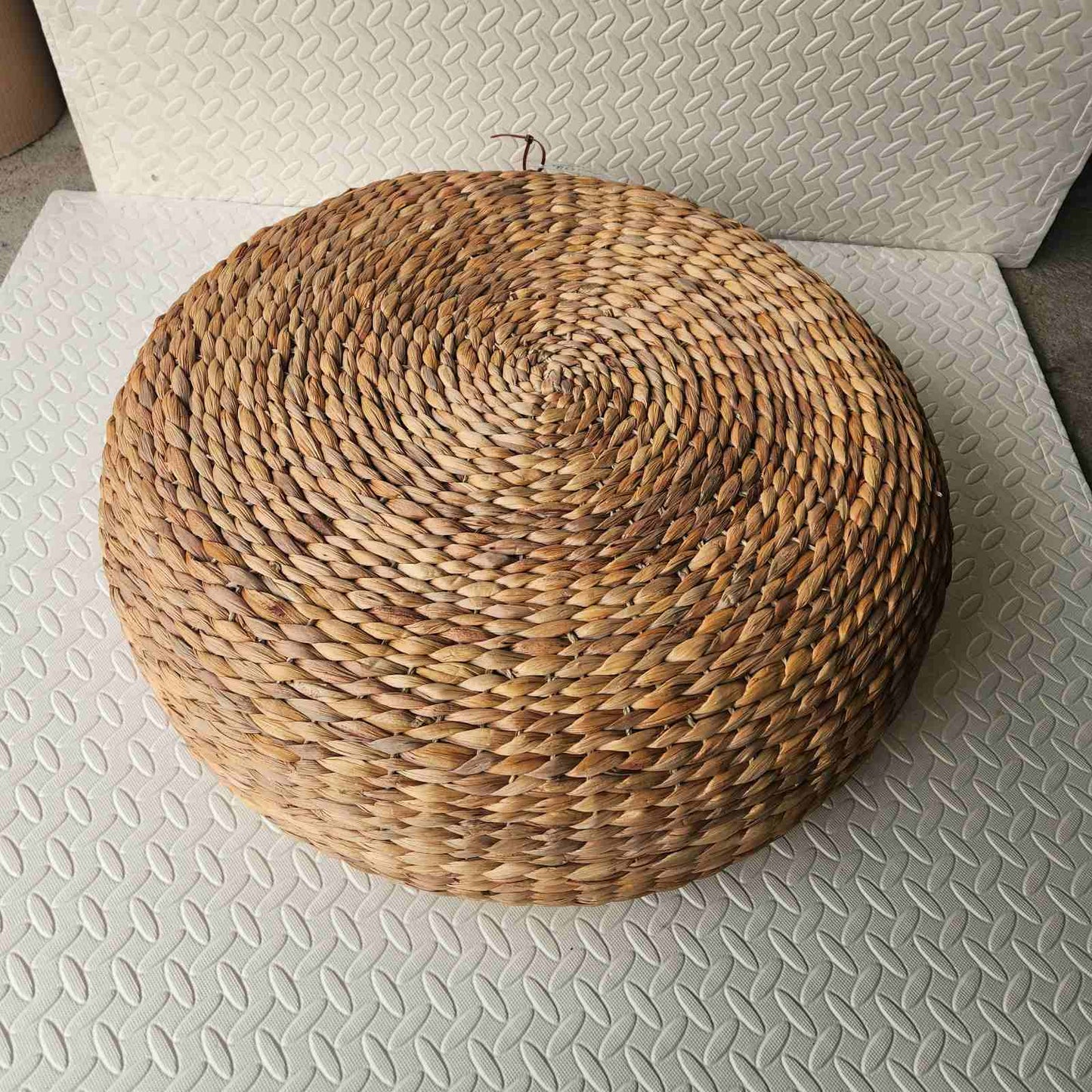 Табуретка от воден хиацинт DSV02