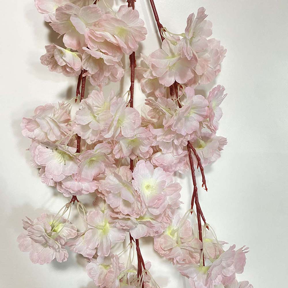 Изкуствена цветна клонка ― Baron.bg