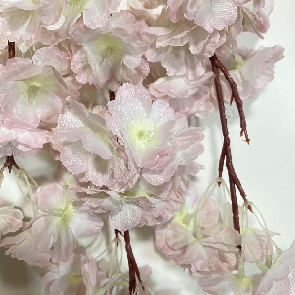 Изкуствена цветна клонка ― Baron.bg