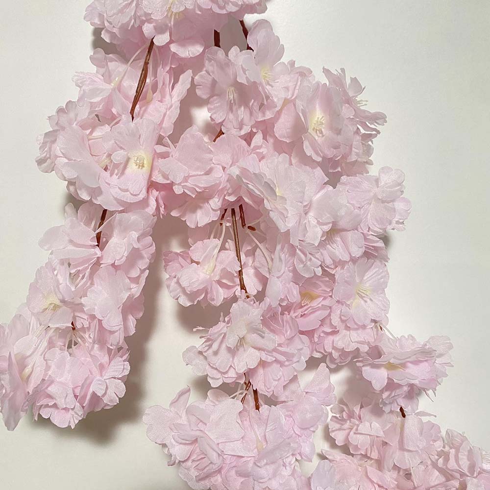 Изкуствена цветна клонка ― Baron.bg