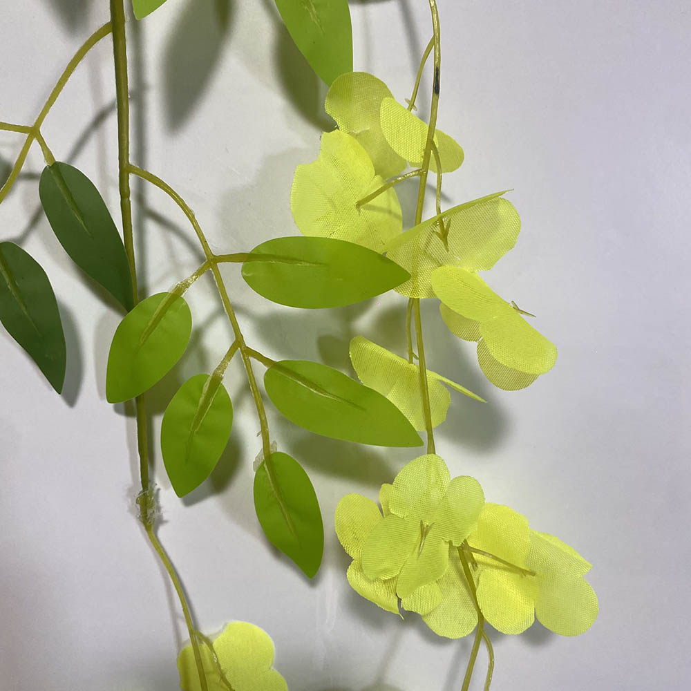 Изкуствена цветна клонка ― Baron.bg