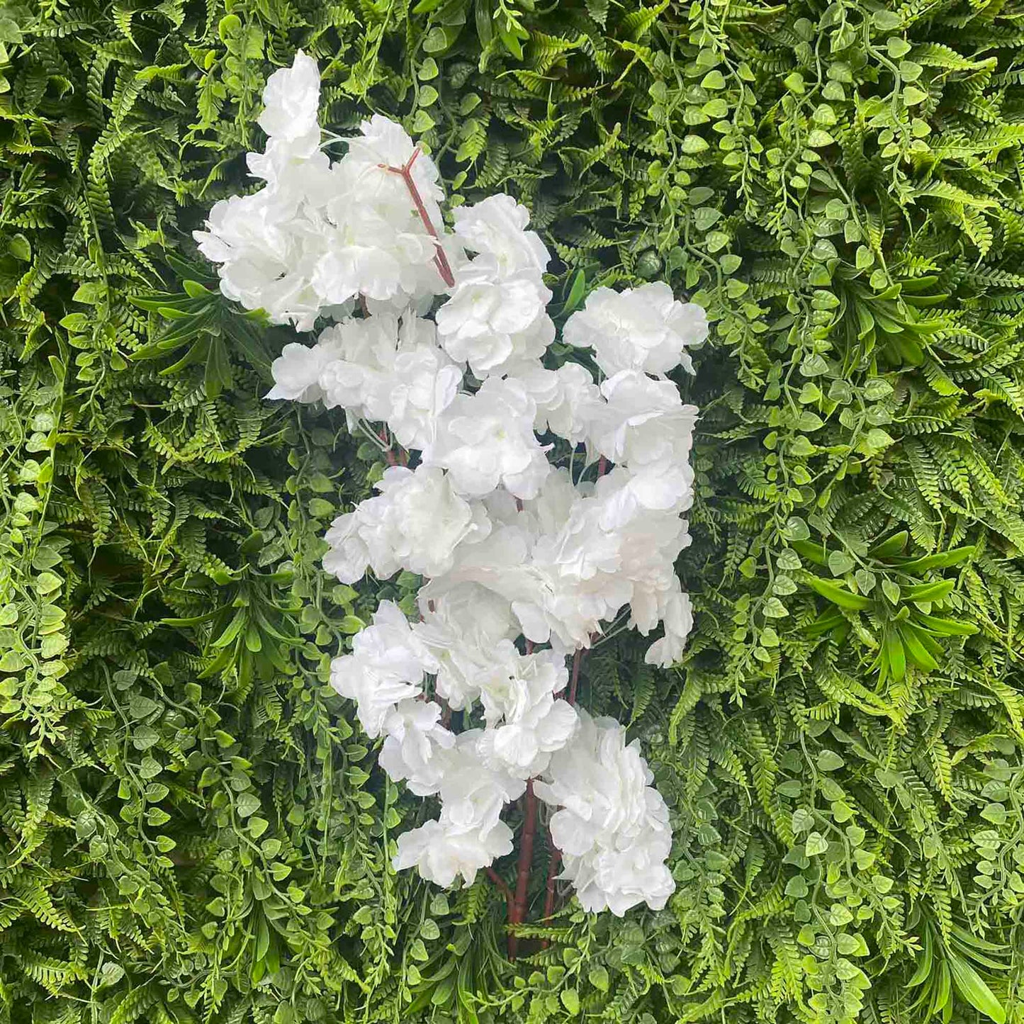 Изкуствена цветна клонка ― Baron.bg