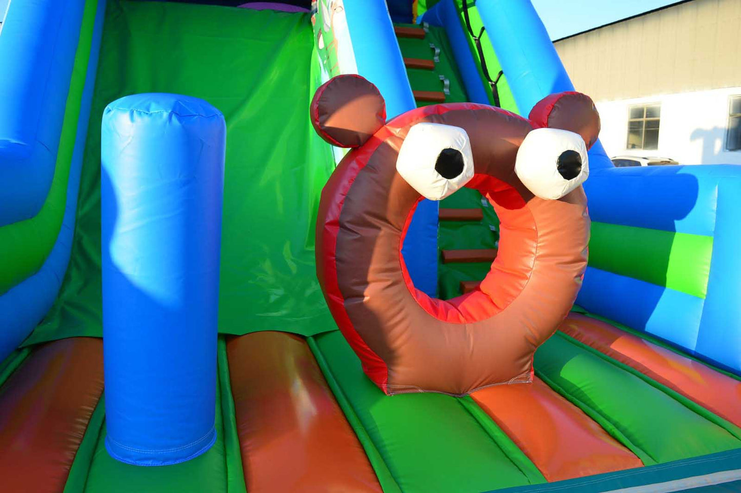 Надуваема детска пързалка за скачане 061