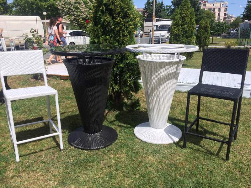 Бар маса Адриана