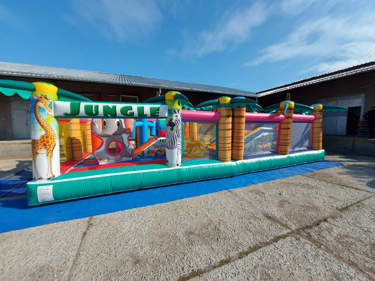 Надуваем батут Джунгла ― Baron.bg