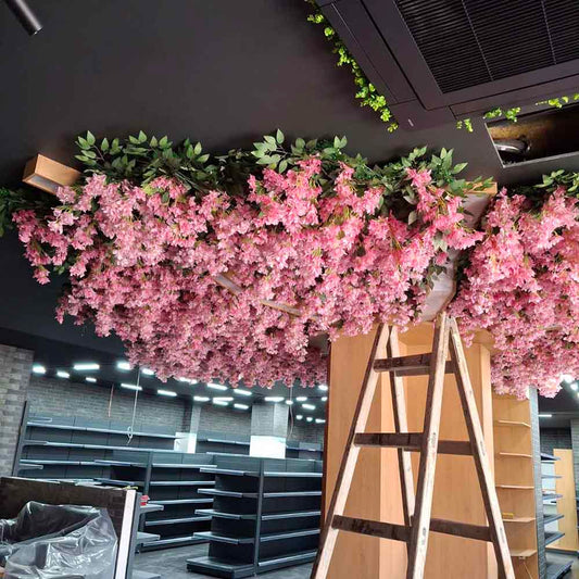 Изкуствено озеленяване за таван с розови цветя 078