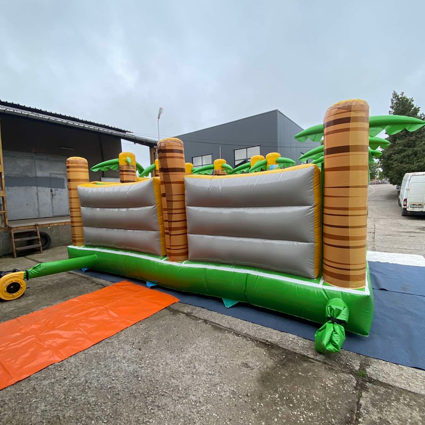 Надуваем батут за скачане "Джунгла" ― Baron.bg