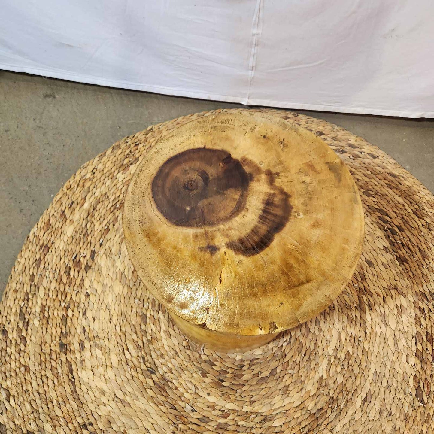 Дървена маса за кафе от дърво Суар DMT038