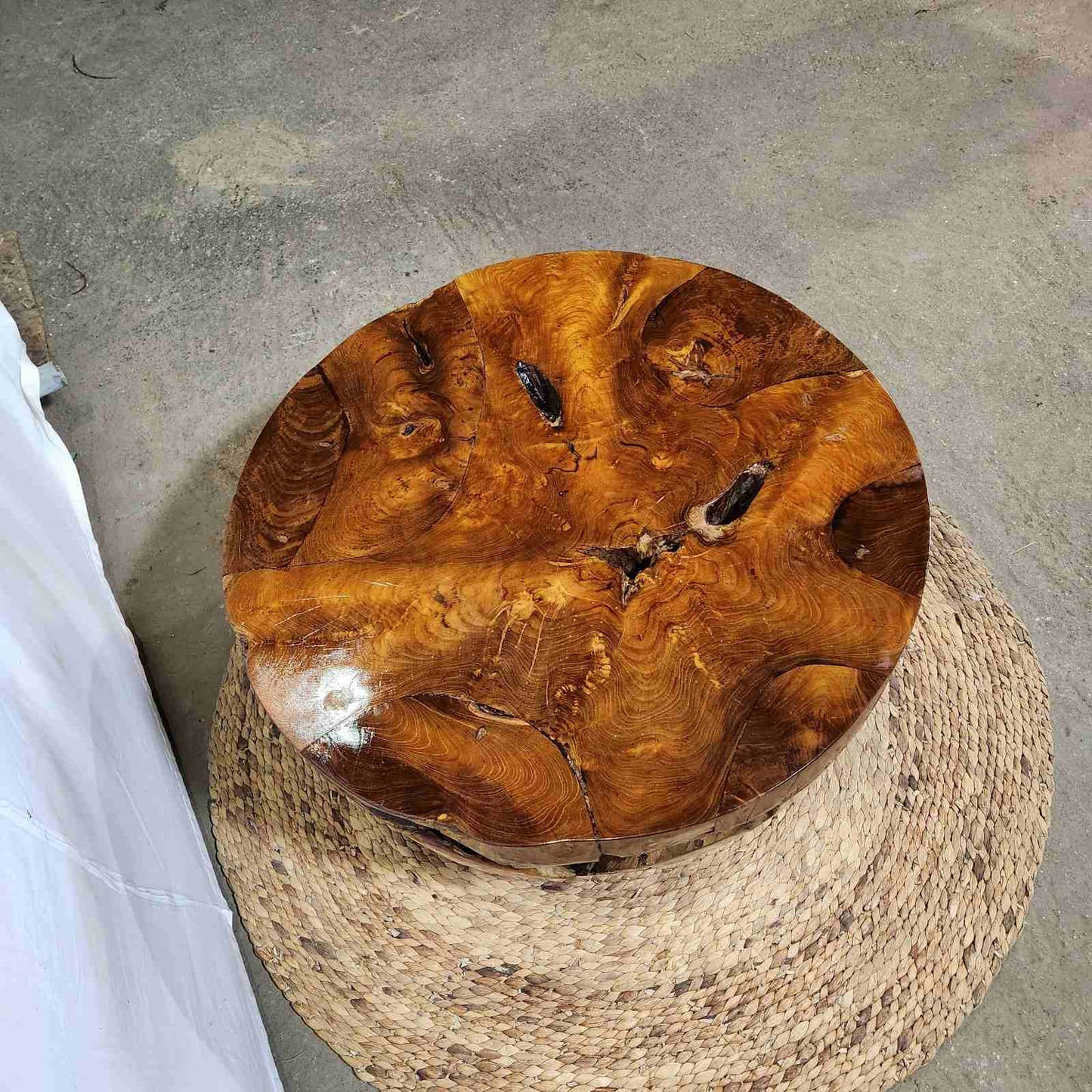 Ниска кафе маса от Тик корен DMT040