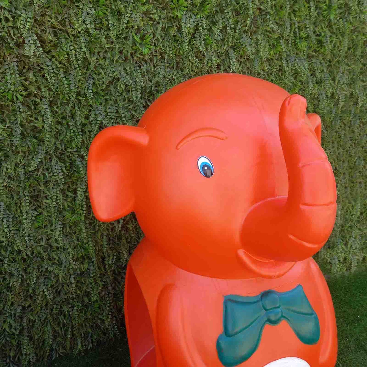 Пластмасов слон