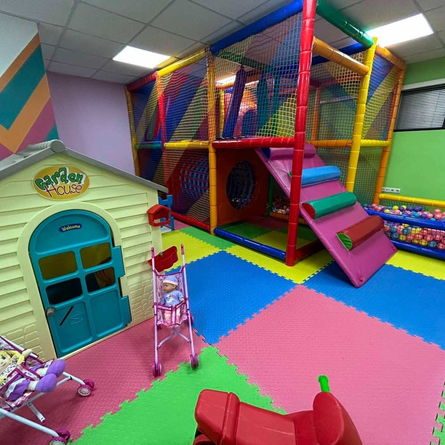 Вътрешен детски кът | playground ― Baron.bg