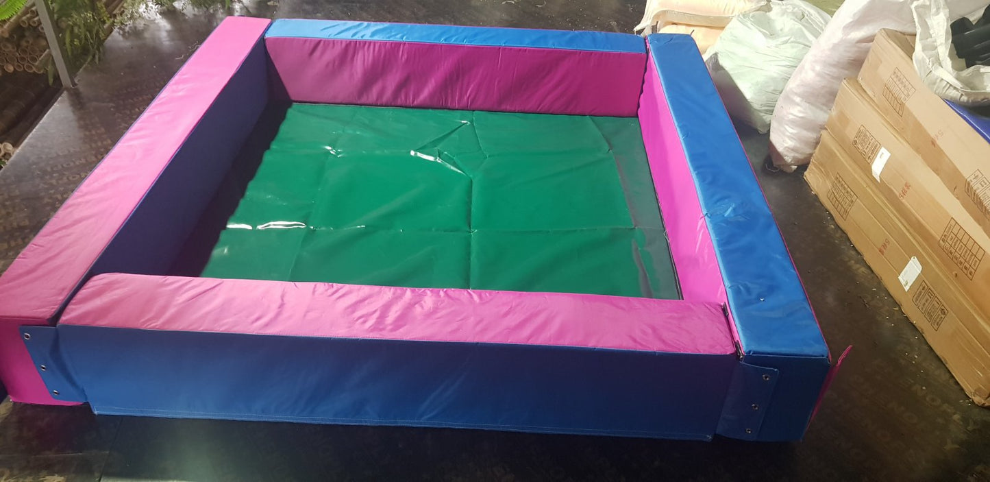 Детски мек басейн с полиетиленови топки