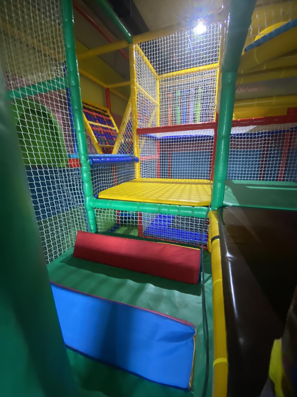 Вътрешен детски плейграунд ― Baron.bg