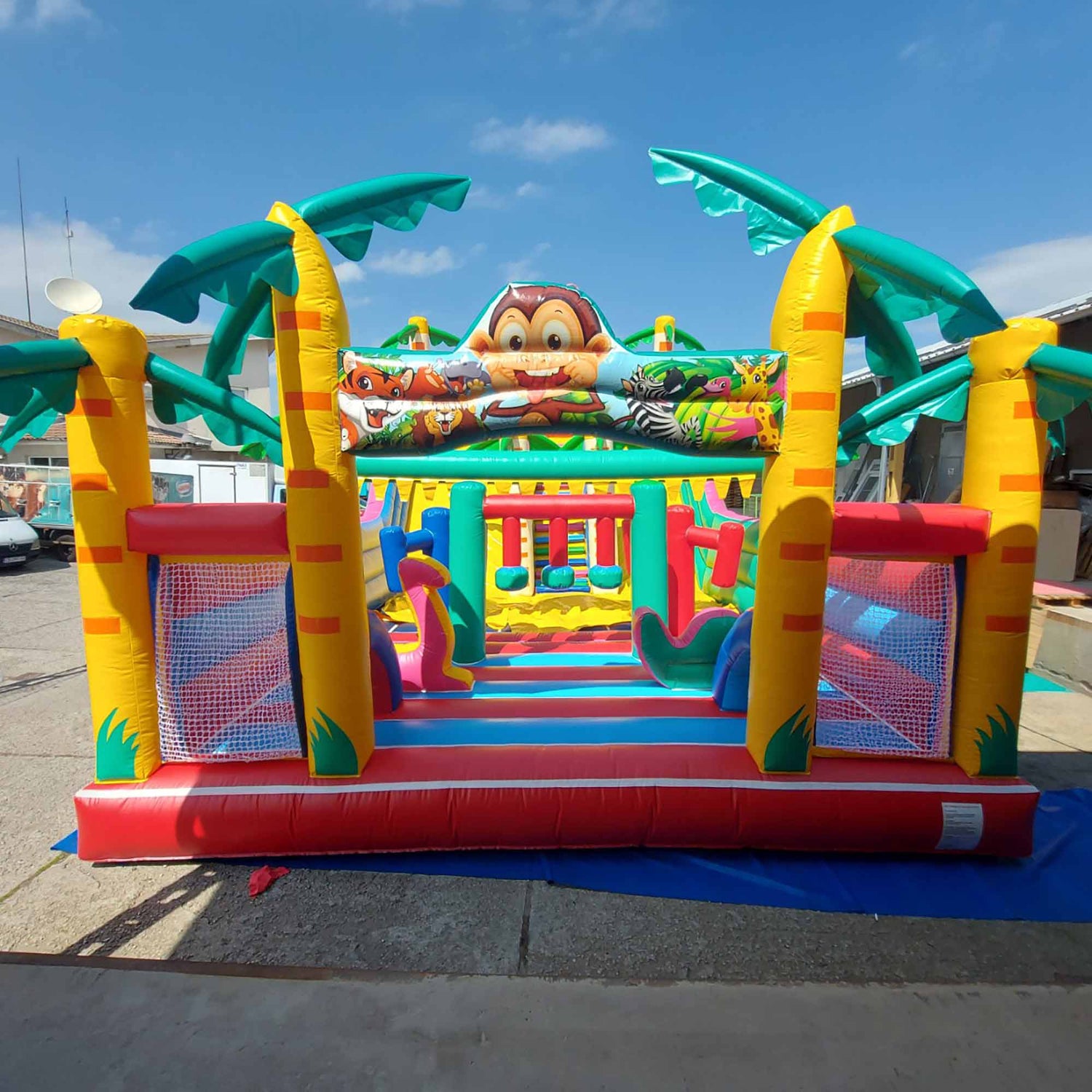 Надуваеми батути и пързалки ―  Baron.bg