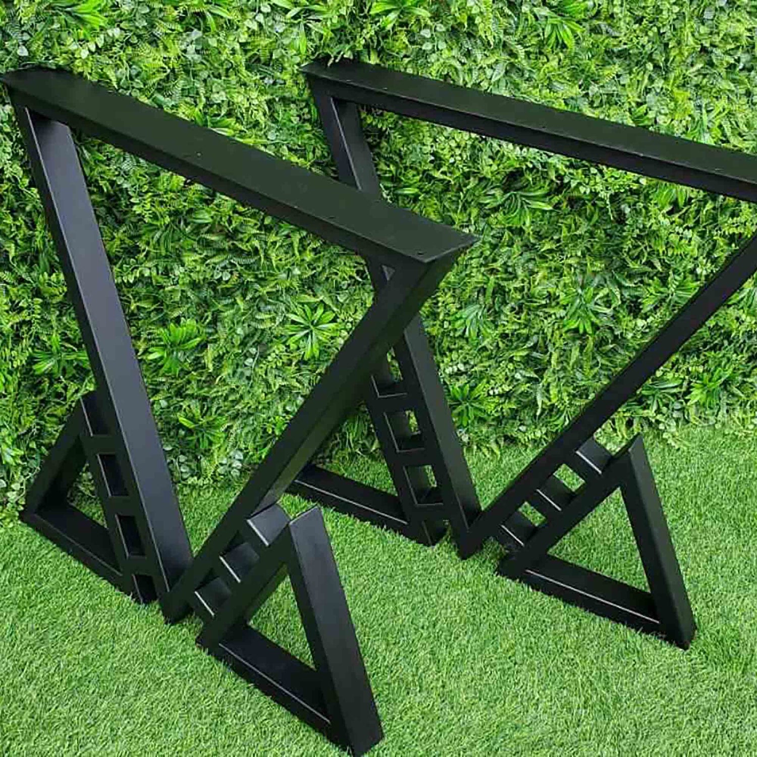 Метални крака и стойки за маси