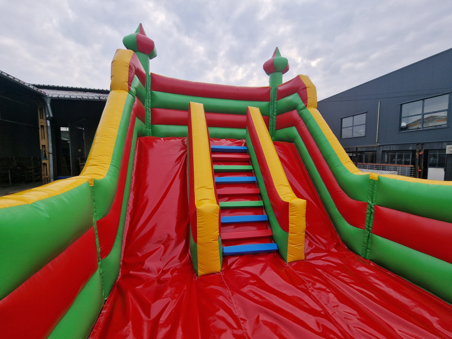 Надуваем батут "Пързалки" 70