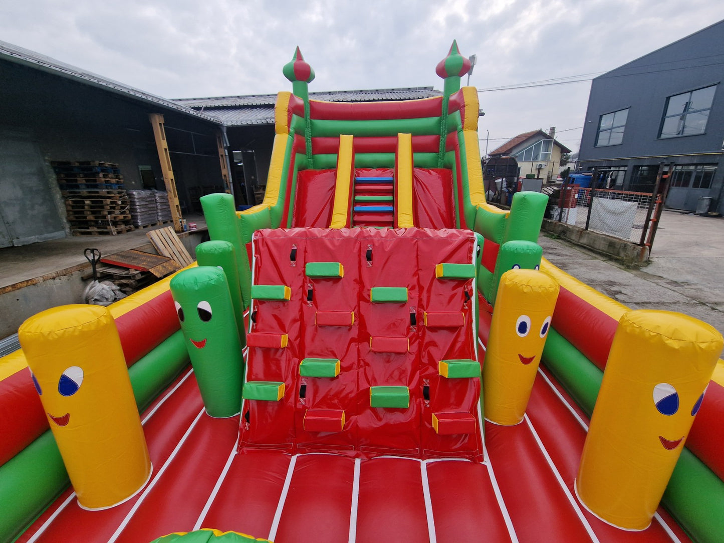 Надуваем батут "Пързалки" 70