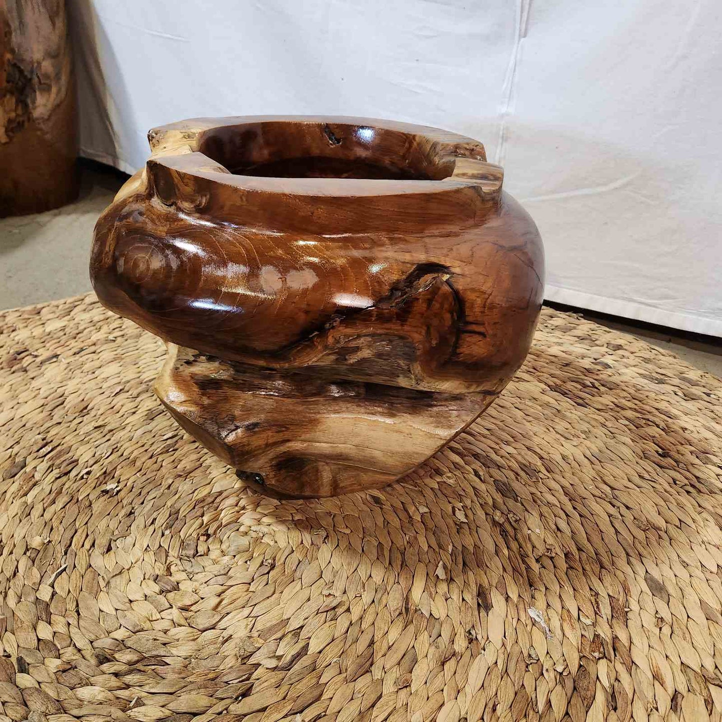 Декоративни дървени вази от Тик корен DMT033