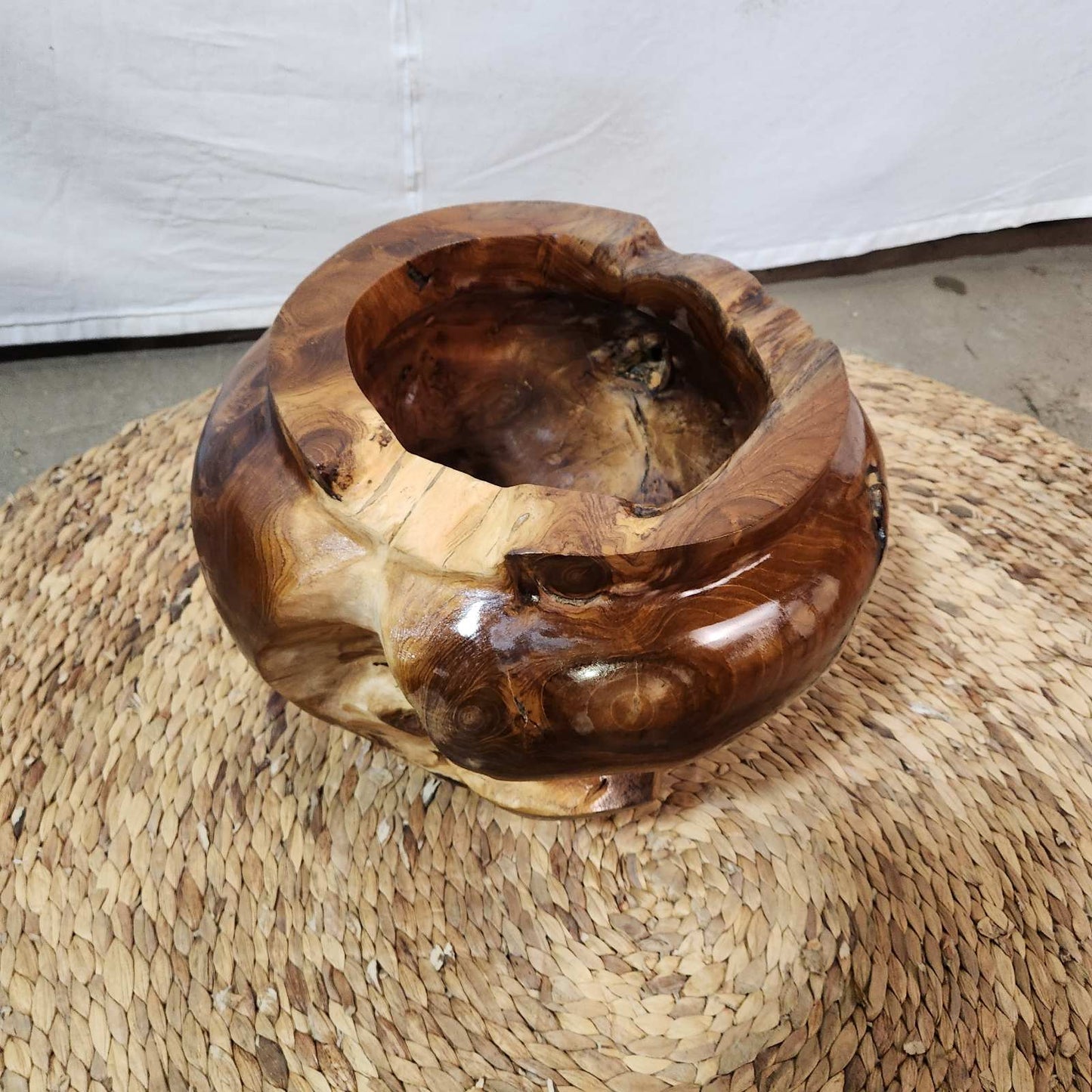 Декоративни дървени вази от Тик корен DMT033