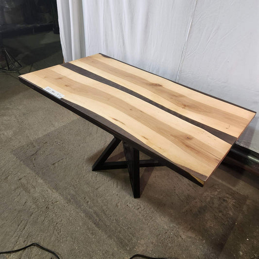 Дървена маса от Елша и кафява смола