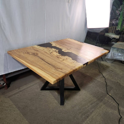 Маса от дърво ясен и кафява смола