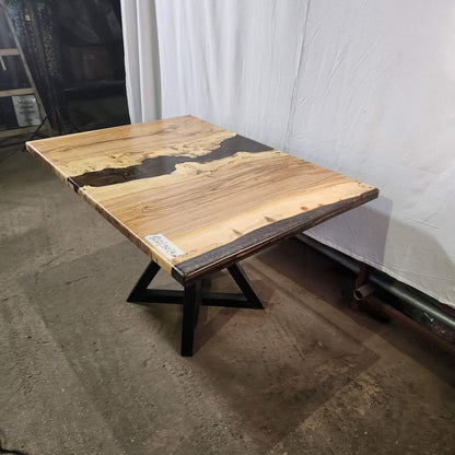 Маса от дърво ясен и кафява смола