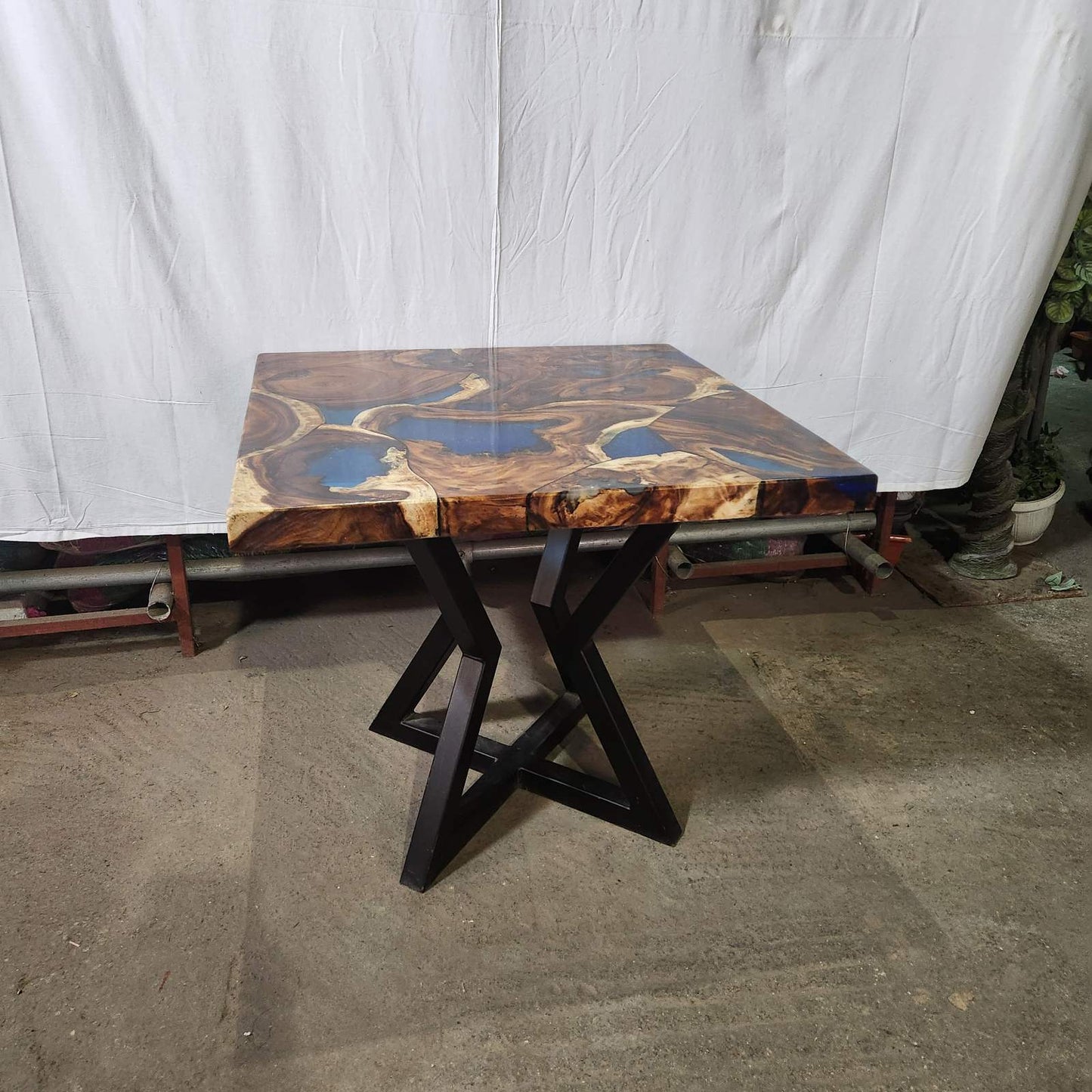 Дървена маса от трупически Суар дърво