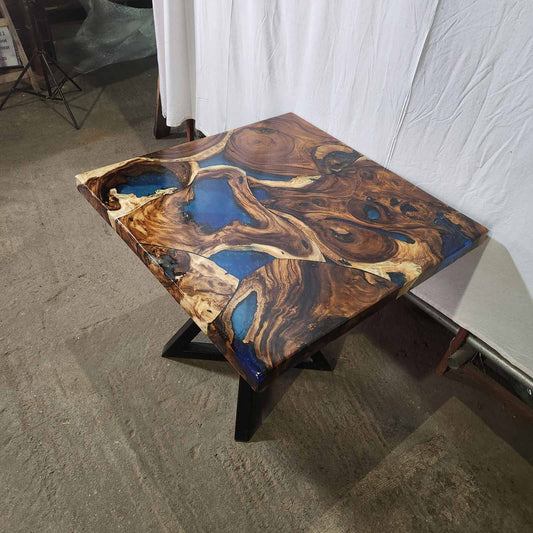 Дървена маса от трупически Суар дърво