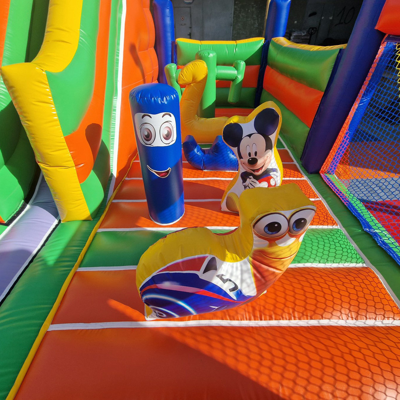 Детски батут с пързалка "Мики Парк" 69