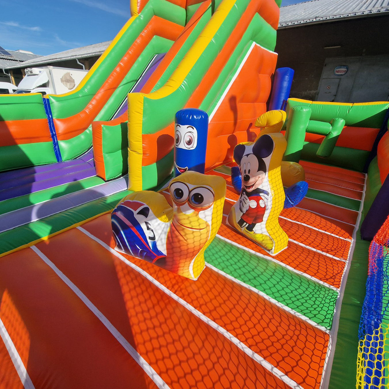 Детски батут с пързалка "Мики Парк" 69